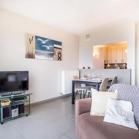 Vitalo 401 With Sea View Located On The Dike Apartment Koksijde