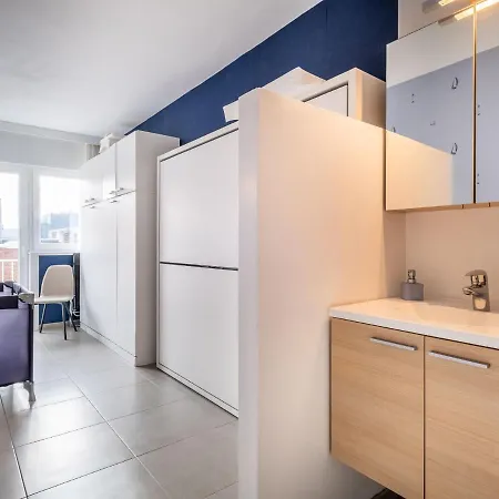 Vitalo 401 With Sea View Located On The Dike * Koksijde